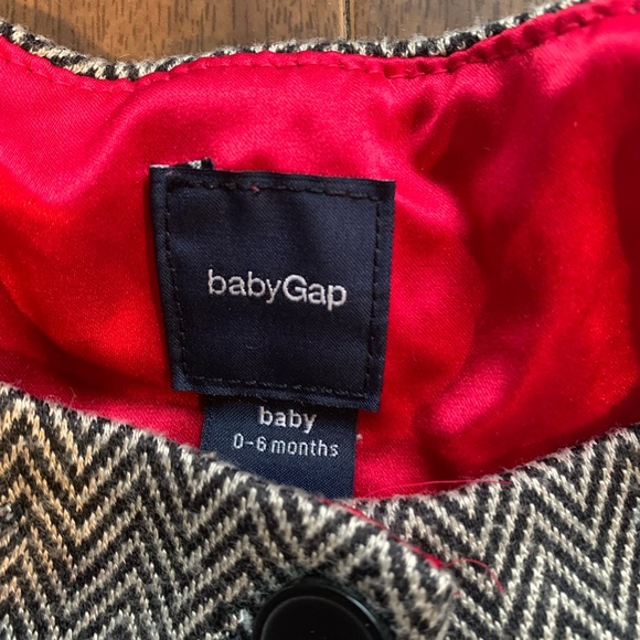 GAP Black and White Pea Coat with Flared Design and Full Length Sleeves - Picture 4 of 5